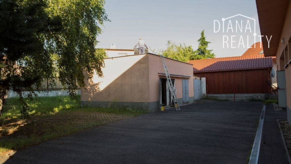 Administratívne a obchodné činnosti , služby , vrátane 2-izbového bytu