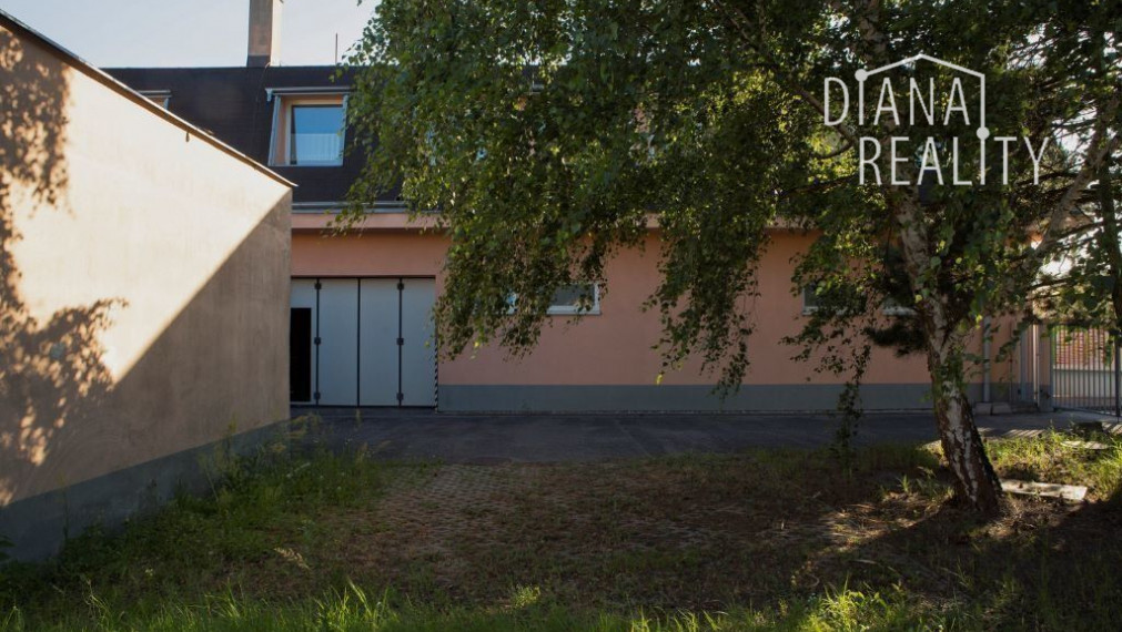 Administratívne a obchodné činnosti , služby , vrátane 2-izbového bytu