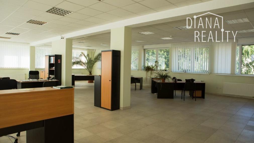 Kancelária Lamač ,  aj s  2-izbovým bytom v objekte