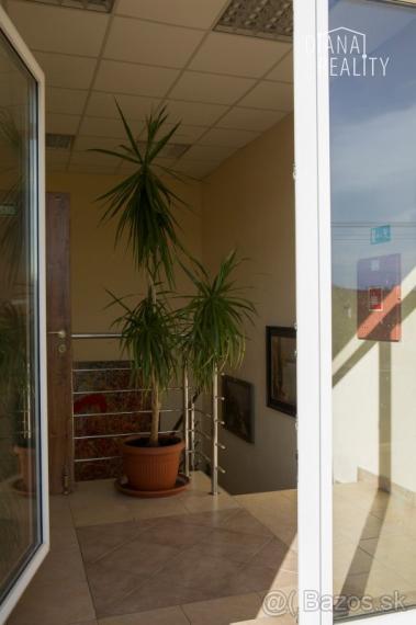 Kancelária Lamač ,  aj s  2-izbovým bytom v objekte