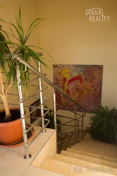 Kancelária Lamač ,  aj s  2-izbovým bytom v objekte