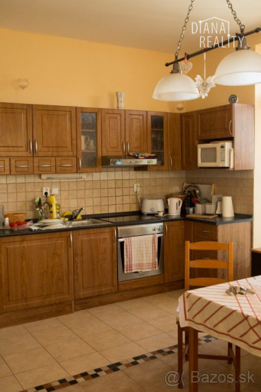 Kancelária Lamač ,  aj s  2-izbovým bytom v objekte