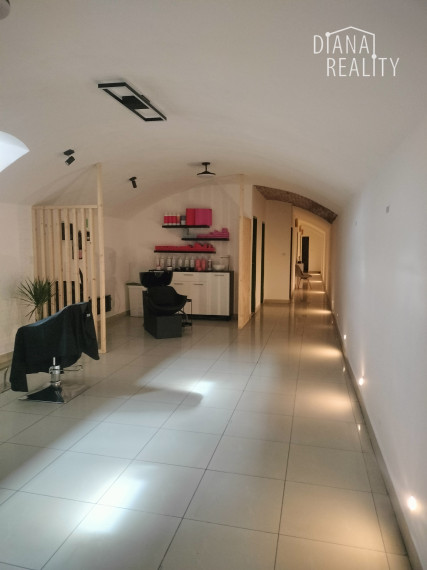 Na prenájom menší salón na Moyzesovej, zľava do konca novembra 250 eur