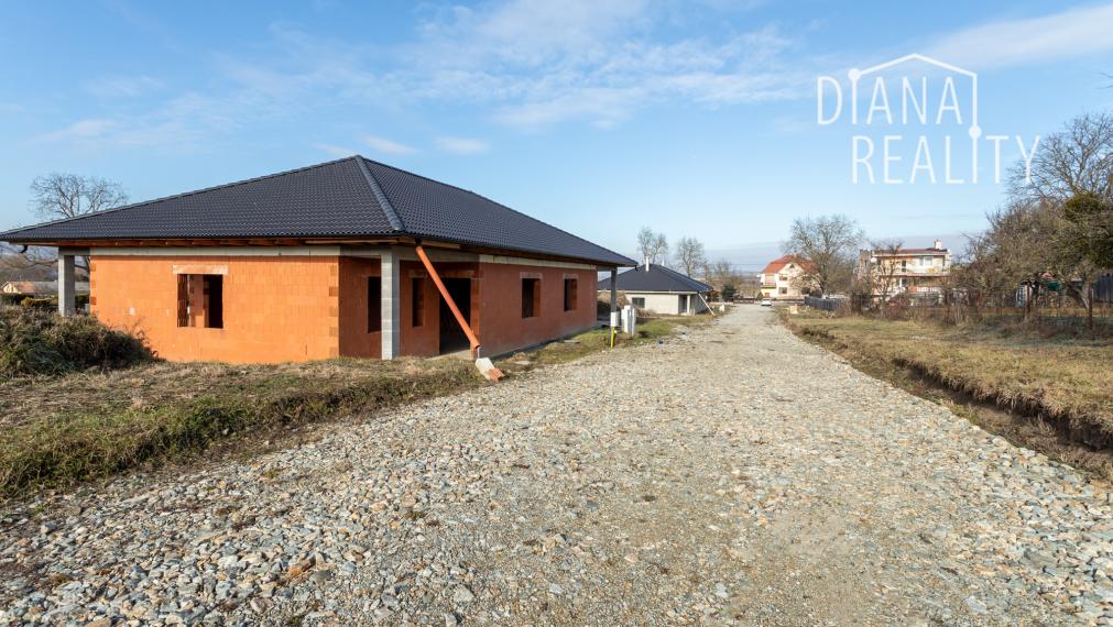 Na predaj 4-izbový bungalov v Ploskom, hrubá stavba