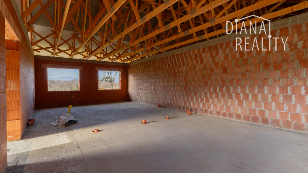 Na predaj 4-izbový bungalov v Ploskom, hrubá stavba