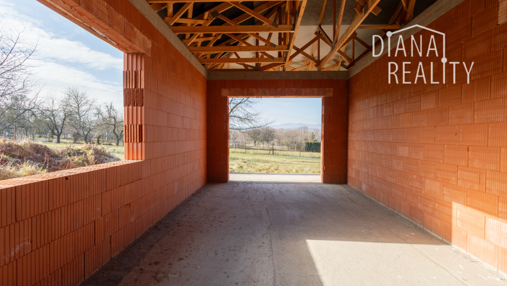 Na predaj 4-izbový bungalov v Ploskom, hrubá stavba