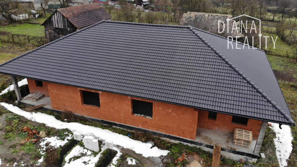 Na predaj 4-izbový bungalov v Ploskom, hrubá stavba