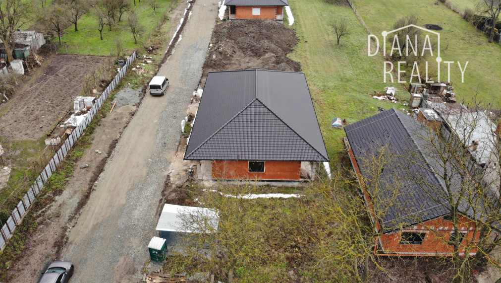 Na predaj 4-izbový bungalov v Ploskom, hrubá stavba