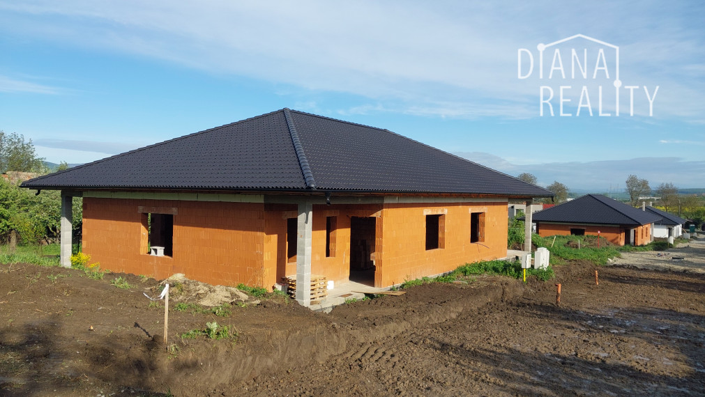 Na predaj 4-izbový bungalov v Ploskom, hrubá stavba