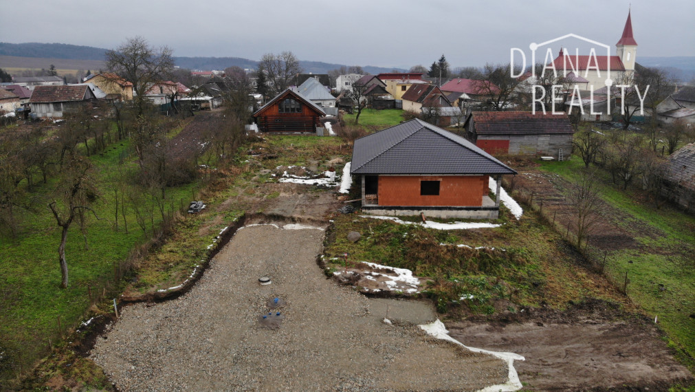Na predaj 4-izbový bungalov v Ploskom, hrubá stavba