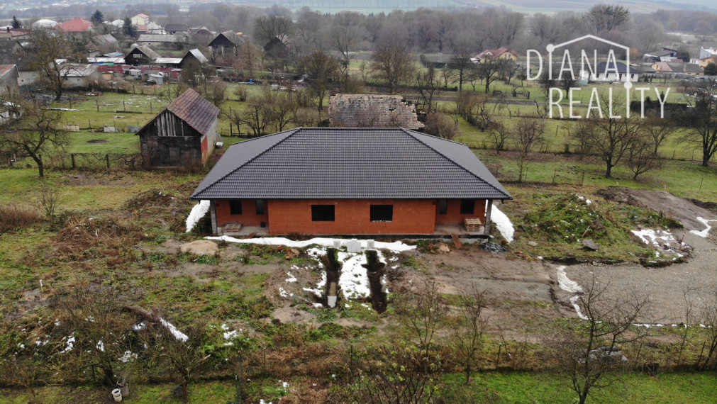 Na predaj 4-izbový bungalov v Ploskom, hrubá stavba