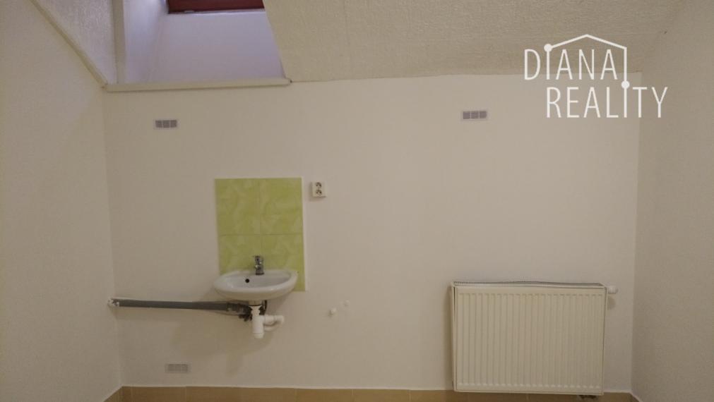 Na prenájom menší salón na Moyzesovej, zľava do konca novembra 250 eur