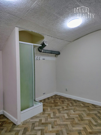 Na prenájom menší salón na Moyzesovej, zľava do konca novembra 250 eur