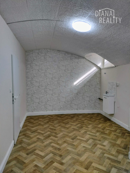 Na prenájom menší salón na Moyzesovej, zľava do konca novembra 250 eur