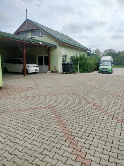 Na prenájom skladový, obchodný a administratívny priestor Barca