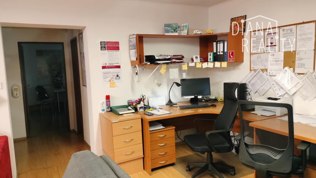 Na prenájom administratívna budova