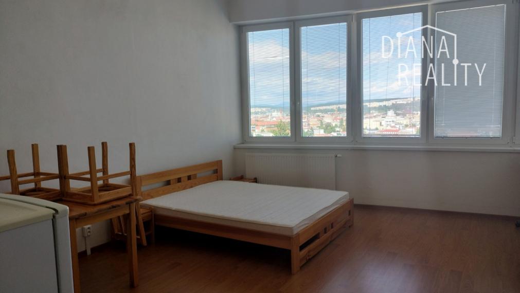 Priestranná garsónka na prenájom