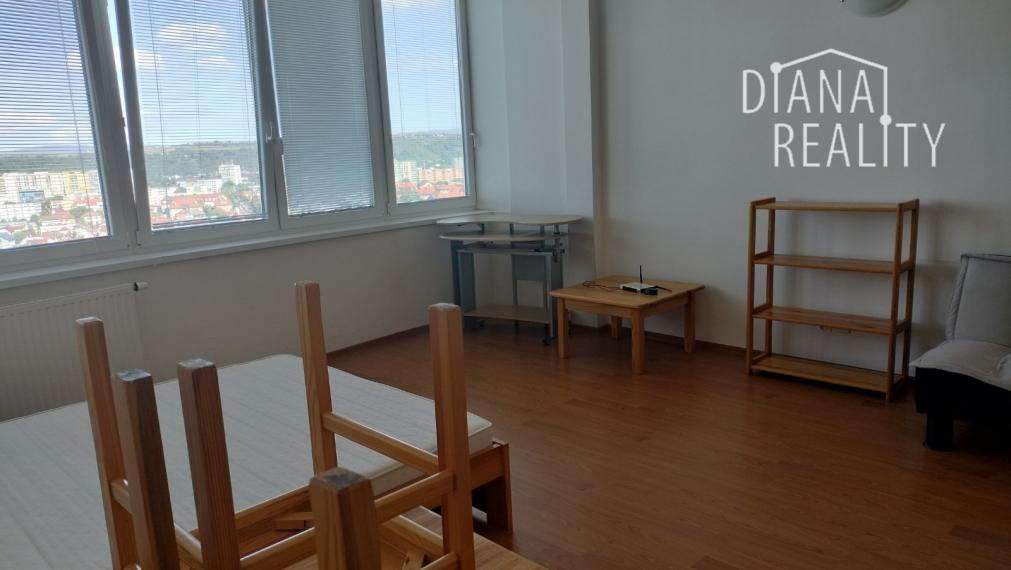 Priestranná garsónka na prenájom