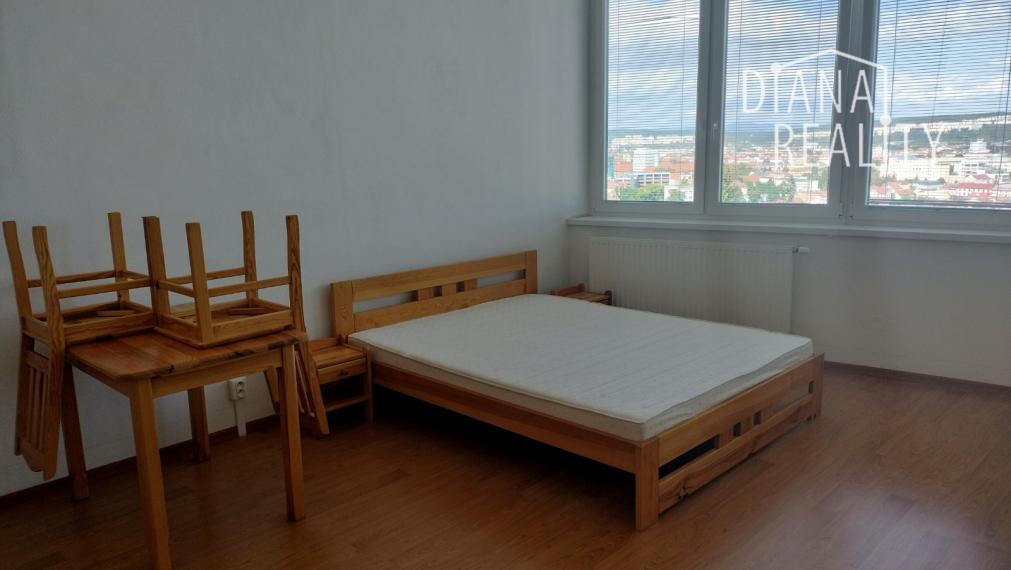 Priestranná garsónka na prenájom