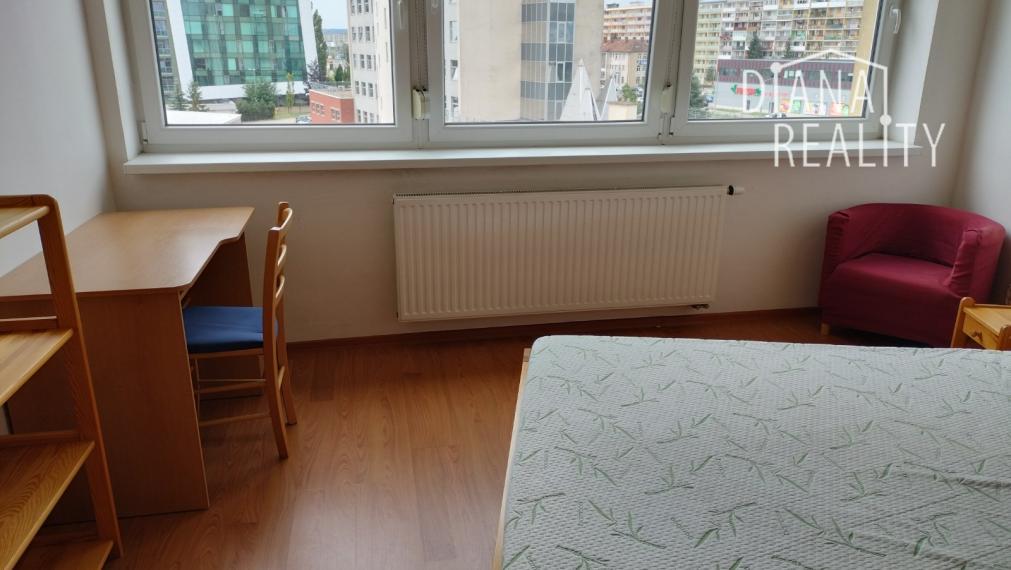 Na prenájom 1,5 izbový priestranný byt na Dunajskej ulici v Košiciach