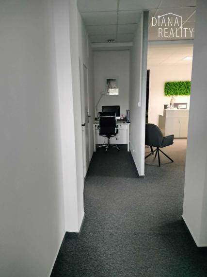 Na prenájom obchodný a administratívny priestor v Barci