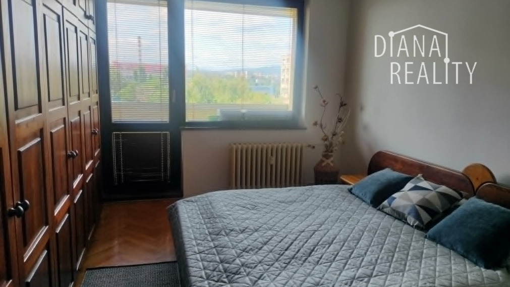 Na prenájom 3-izbový byt na Baltickej ulici, v blízkosti rieky, jazera