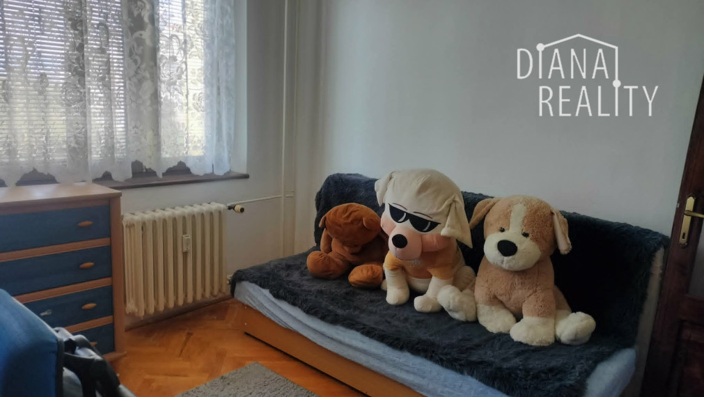 Na prenájom 3-izbový byt na Baltickej ulici, v blízkosti rieky, jazera