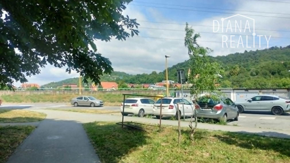 Na prenájom 3-izbový byt na Baltickej ulici, v blízkosti rieky, jazera