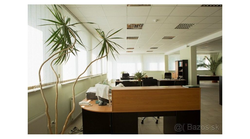 Kancelária Lamač ,  aj s  2-izbovým bytom v objekte