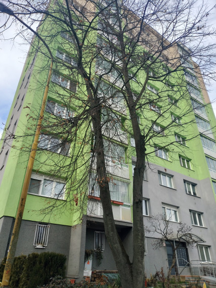 Hľadám 1 -izbový, 1,5 - izbový  byt na Sídlisku nad Jazerom