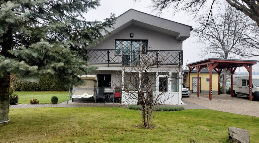 Na prenájom administratívna budova