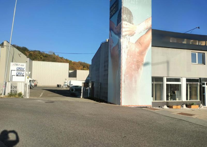 Na prenájom showroom Vyšné Opátske